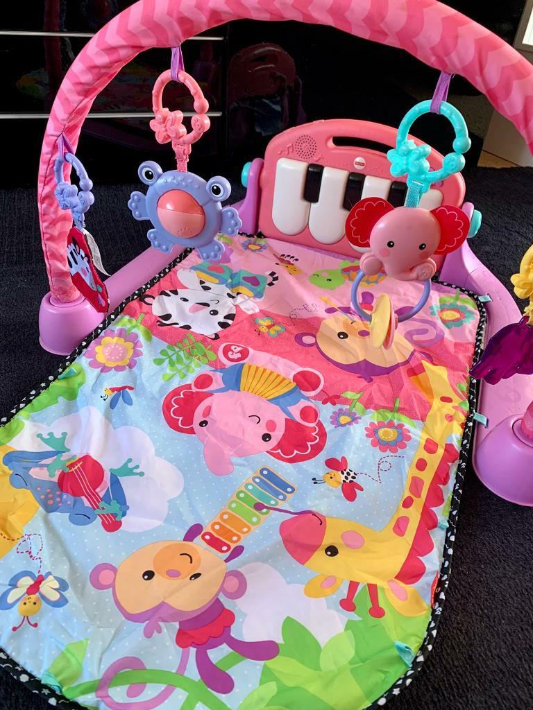 kick and play piano pink